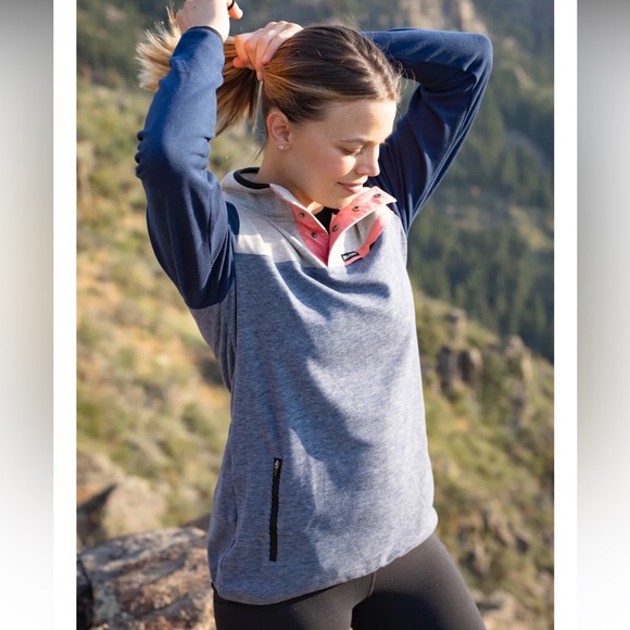 Women's Powell Fleece Pullover - Picture 4 of 11